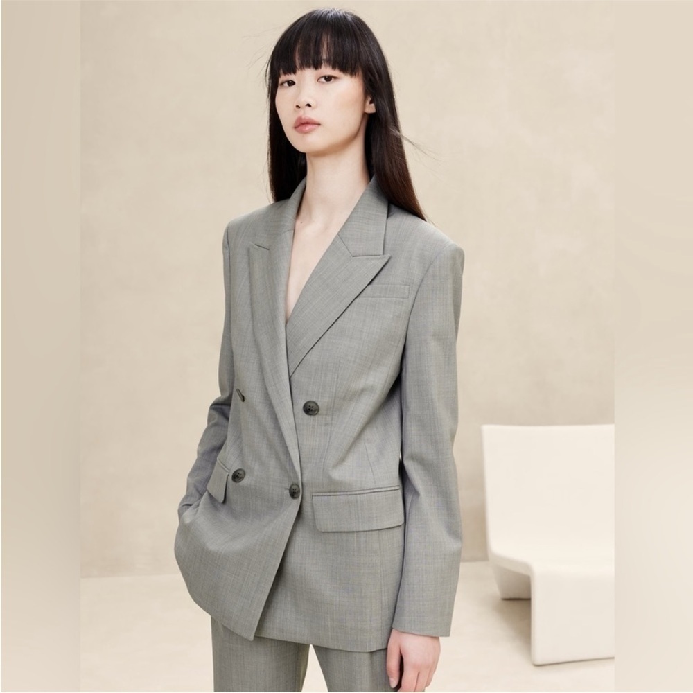 NWOT! Banana Republic Gray Siena Relaxed Italian Wool Blazer - Size 4 Petite 💙